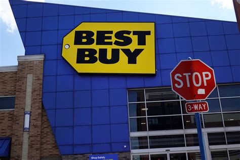 Best Buys Offerings Look Too Much Like Amazons Bloomberg