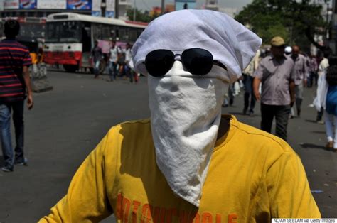 Photos Of Indias Deadly Heat Wave Show People Seeking Respite From The