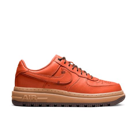 Tênis Nike Air Force 1 Luxe Marrom