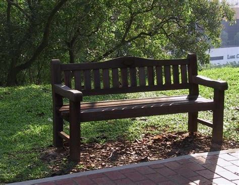 Il giardino può essere la nostra oasi di pace, di tranquillità. Panchine in legno - Mobili giardino