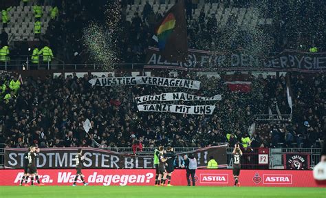 Der hsv zeigt im aufstiegskampf wieder einmal nerven. Vor dem Derby: St. Pauli-Banner mit Kampfansage gegen den HSV!