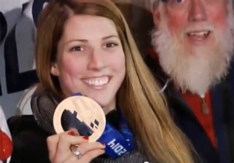 Ny Town Welcomes Home Olympic Hero Erin Hamlin Cbs News