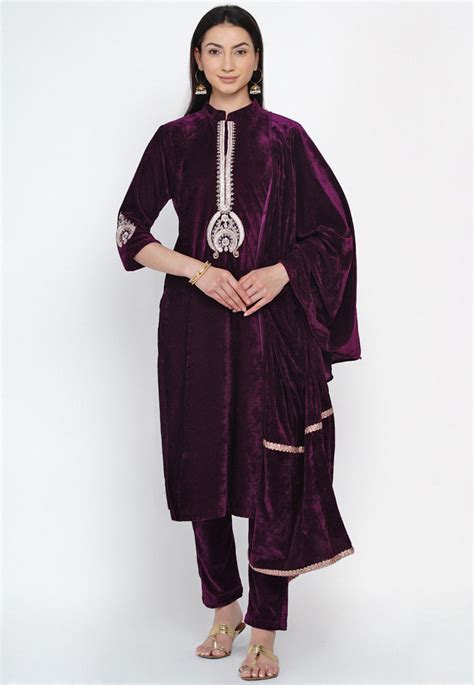 Hand Embroidered Velvet Pakistani Suit In Violet Kuz353