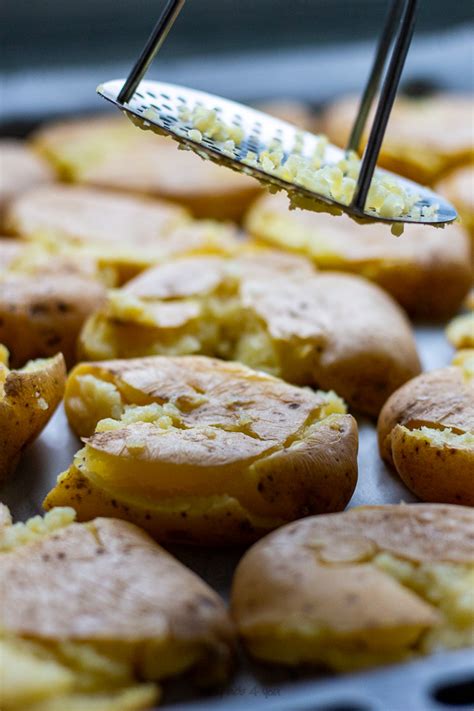 Pommes de terre tapées ail et persil