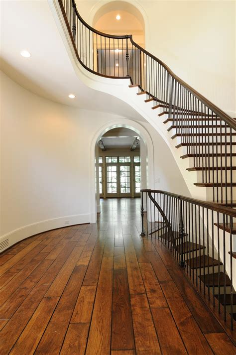 4 Creative Circular Staircase Designs