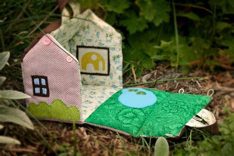 Wee Fabric House Fabric Houses Fabric Crafts
