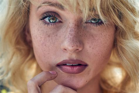 31 People With The Most Striking Eyes In The World