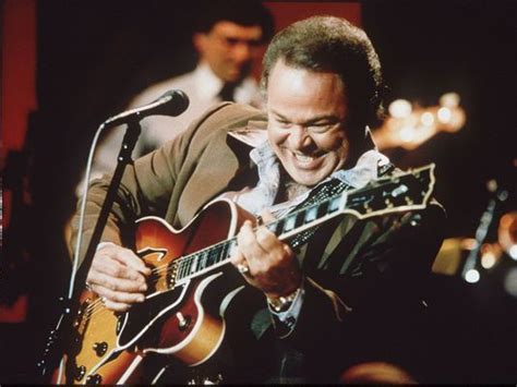 Roy Clark Country Guitar Virtuoso Hee Haw Star Dies At 85 Roy