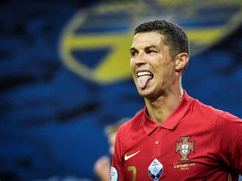 Cristiano Ronaldo eats 6 meals and takes 5 90-minute naps a day — Here 
