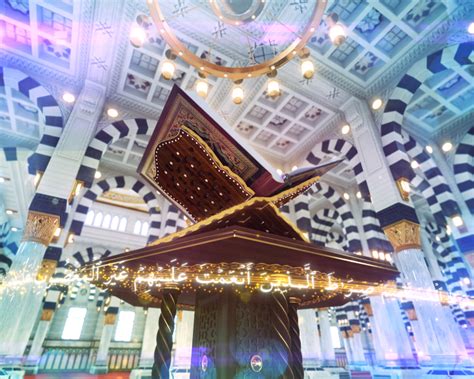 Aidilfitri (ramadan hari raya puasa) is just around the corner and malaysian customers are looking for groceries, clothing, travel and electronics sales. Ramadan 2017 (Dunya News) on Behance