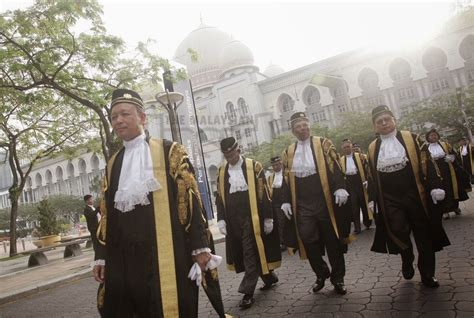 Badan peguam malaysia) is the professional body, established under the legal profession act 1976 to regulate and the bar council comprises thirty eight (38) members who are elected annually to manage the affairs and execute the functions of the malaysian bar. SOLYMONE BLOG: MALAYSIAN BAR COUNCIL AGREED TO DEMONSTRATE ...