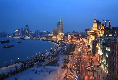 It is located on the coast of eastern china at the mouth of the chang jiang (yangtze river), and borders the provinces of jiangsu and zhejiang. 上海外滩浦江风景图片_伊卟图库
