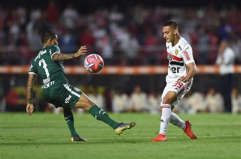 O tricolor saiu preocupado devido as lesões do ala daniel alves e do meia benítez. São Paulo vence o Palmeiras nos pênaltis e vai à final do ...