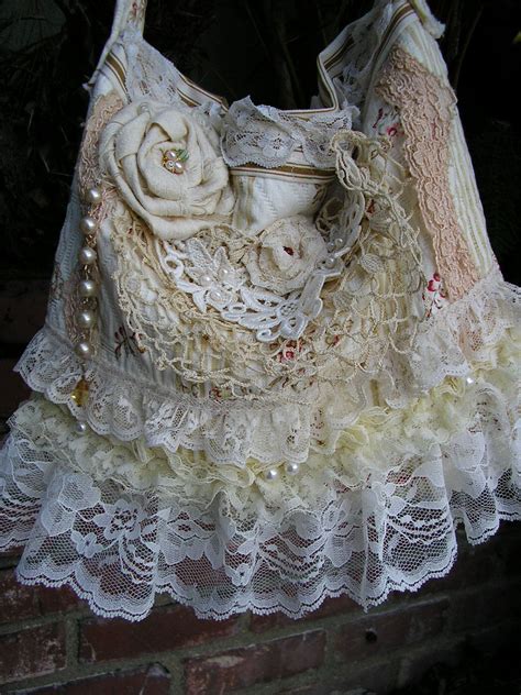 pearls n lace purse frilly antique white lace crocheted doily Кружевная сумка Сумки из