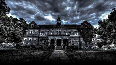 44 Freaky Facts About Insane Asylums