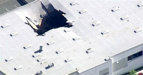 Military F 16 Fighter Jet Crashes Into Building In California Cbs News