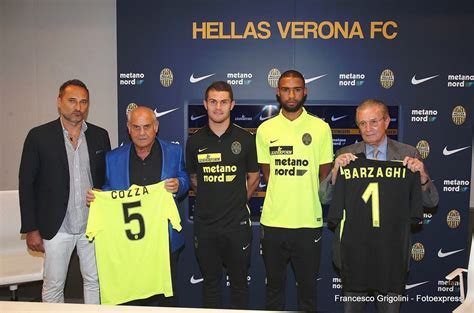 Acquista ora i merchandising e gli accessori originali della tua squadra preferita! Hellas Verona 15-16 Trikots veröffentlicht - Nur Fussball