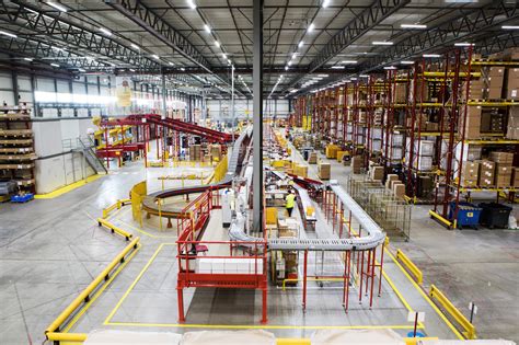 Warehouse: E-fulfillment in DHL Supply Chain | EuroShop365