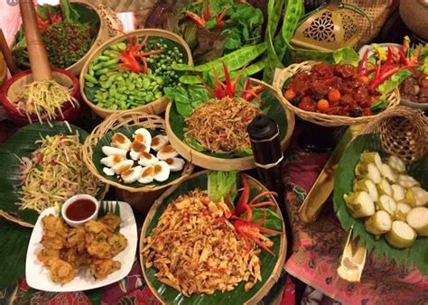 Kita pun jangan sampai ketinggalan. Pin oleh Pine di Caffe@Rumah Makan