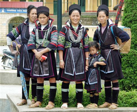 Folkcostumeandembroidery Introduction To The Costumes Of The Hmongic Mienic Peoples Part 3 The Hmong