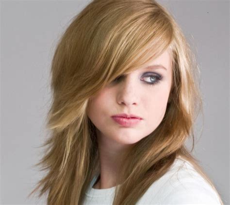 A lighter hair color emphasizes the choppy cut of the tresses. Pin on Hairstyle Ideas