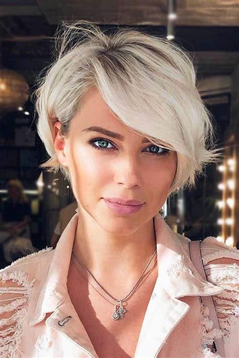Women and girls with short hair have a lot of options at their disposal to try out different looks. Short Haircuts for Oval Faces 2020 - 2021 - 30+