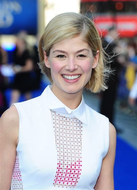 Gone Girl Rosamund Pike Sex Was Robotic Says How I Met Your Mother