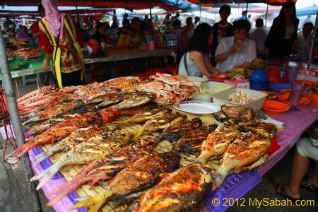 כדי לעזור לך להתמצא ברחבי קוטה קינבאלו, הנה שם העסק וכתובתו בשפה המקומית. BBQ Seafood in Kota Kinabalu | MySabah.com