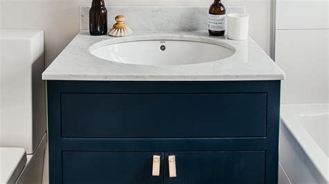 The runfine bathroom vanity is a good example of a neat and compact vanity sink that you can pick. Bespoke wooden furniture - Oak bathroom sink vanity unit ...