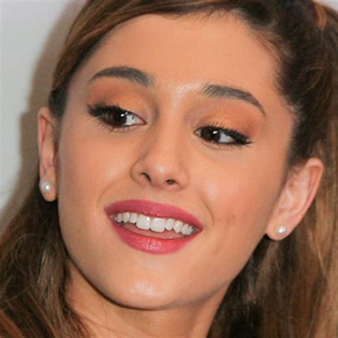 Ariana Grande Makeup Bronze Eyeshadow And Red Lipstick Steal Her Style
