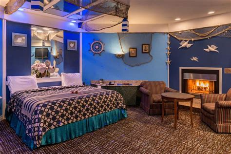 Blue Romantic Theme Suite With Hot Tub And Fireplace At The Inn Of The Dove Bensalem
