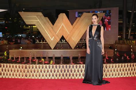 Wonder Woman Star Gal Gadot Tells Of Wardrobe Malfunction Hell Daily Star