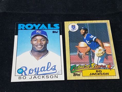 The key rookie cards are barry bonds, will clark, bo jackson, barry larkin and rafael palmeiro. Bo Jackson Rookie Card Lot of (2) - 1986 Traded XRC!