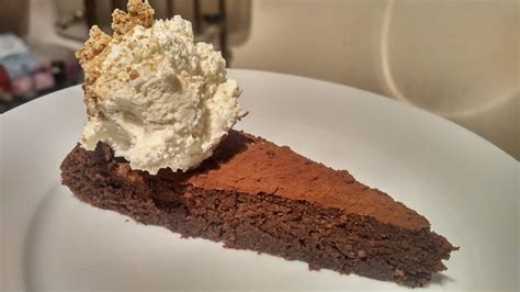 Sunken Chocolate Amaretto Cake With Crumbled Amaretti Cream 5216x2934