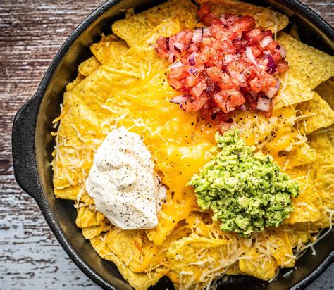 Nachos uit de oven met toppings