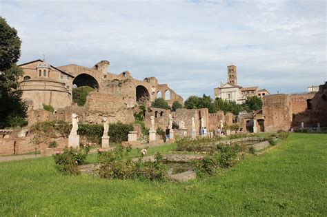 How to visit Roman Forum ? Is it worth it ? Tickets, Hours and Tours