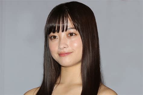 橋本環奈、茶色の液体ぶっかけられるオフショット公開 その正体は… sirabee