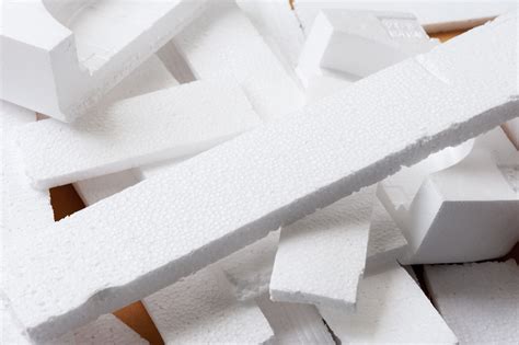 5 praxistipps zum aufbringen von dieses auf styropor basierende isoliermaterial ist kostengünstig, flexibel und für viele einsatzgebiete am bau geeignet. Styropor auf Glas kleben » So hält es bestens