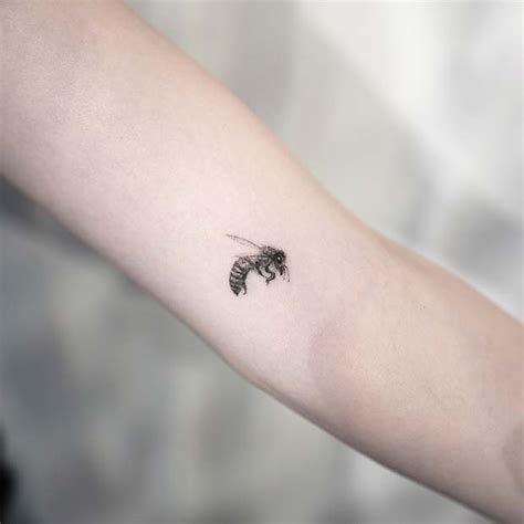 21 Cute Bumble Bee Tattoo Ideas For Girls Crazyforus