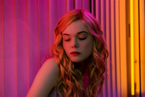 The Neon Demon Images Reveal Refn S Bloody Horror Film Collider