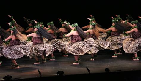 Pin by Patricia Persinger on Native Hawaiian | Hawaiian dancers, Native hawaiian, Hawaiian