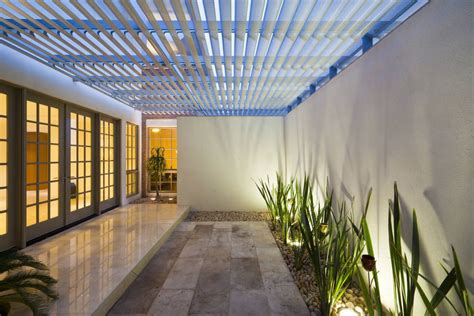 Residencia R Casas Modernas De Arquitectura En Proceso Small Backyard