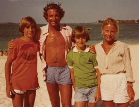 Bernard and ruth madoff had two sons: Bernard Madoff Mark Madoff — Fakta: Bernie Madoff