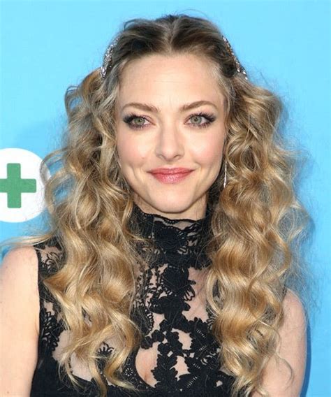 amanda seyfried s 13 best hairstyles and haircuts