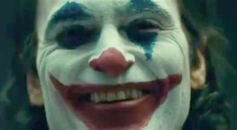 Joker Ecco Joaquin Phoenix In Un Primo Trailer Noi Degli 80 90