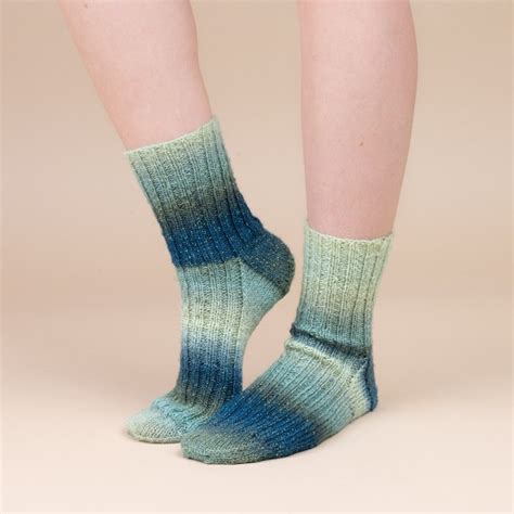 120 + Free Sock Knitting Patterns Perfect for Winter! (148 free ...