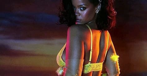 Rihanna Pose Pour La Campagne De Sa Collection De Lingerie Savage X Fenty Le Juin