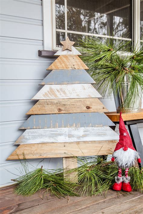 Rustic Pallet Christmas Tree Video — The Whimsical Wife Cook