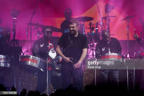 Gorillaz Performs At The O2 Arena Photos And Premium High Res Pictures