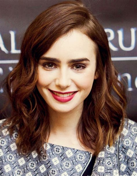 Lily Collins Haircuts For Wavy Hair Lily Collins Hair Hair Styles